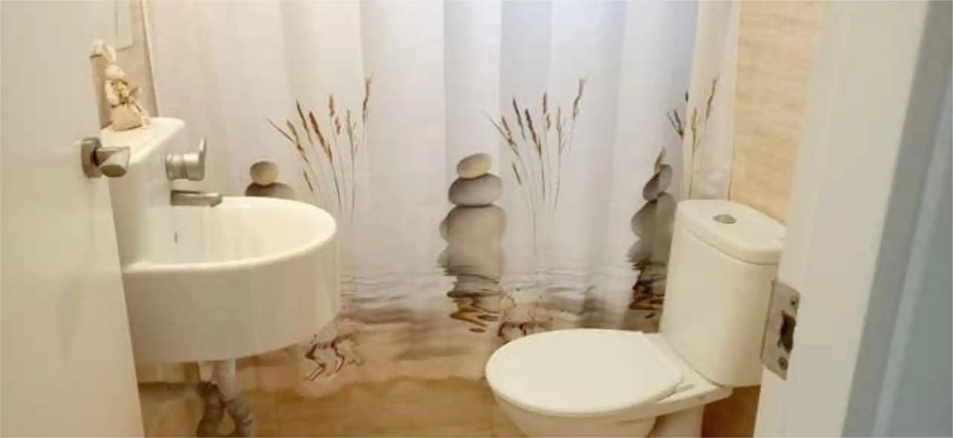 Piso de alquiler en San Carlos - San José Baño de Piso de alquiler en Sevilla con Calefacción, Terraza y Amueblado