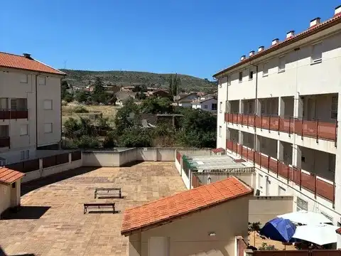 Maisonette zur Miete in Calle Malacuera, 36, Torrelaguna Terrasse von Maisonette zur Miete in Torrelaguna mit Klimaanlage
