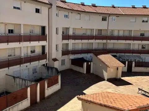 Maisonette zur Miete in Calle Malacuera, 36, Torrelaguna Außenansicht von Maisonette zur Miete in Torrelaguna mit Klimaanlage
