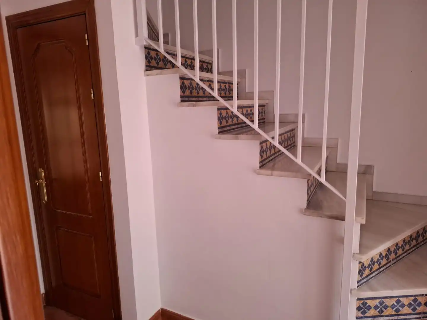 Casa adosada en venda en Dos Hermanas amb Aire condicionat i Piscina