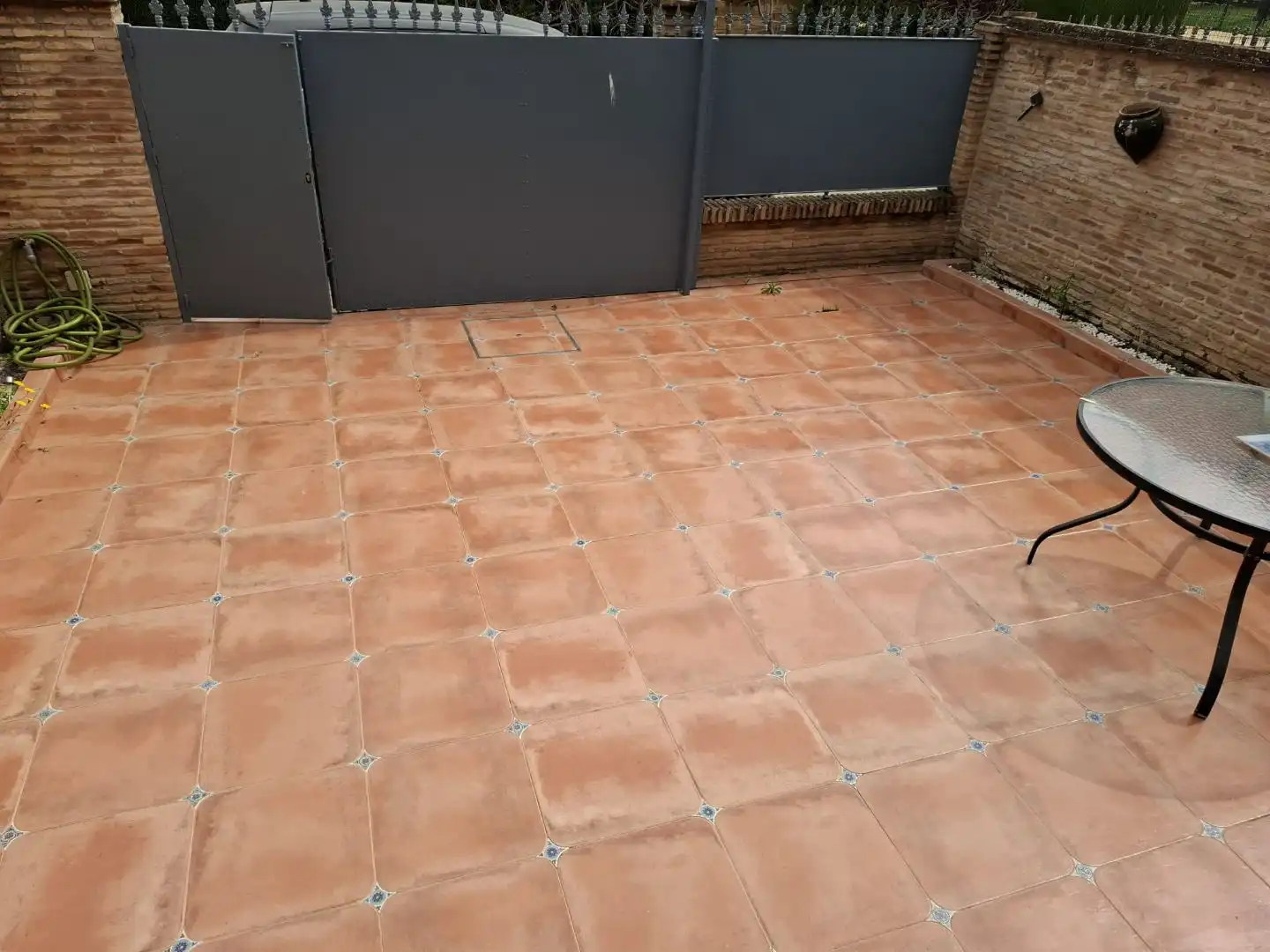 Terrassa de Casa adosada en venda en Dos Hermanas amb Aire condicionat i Piscina