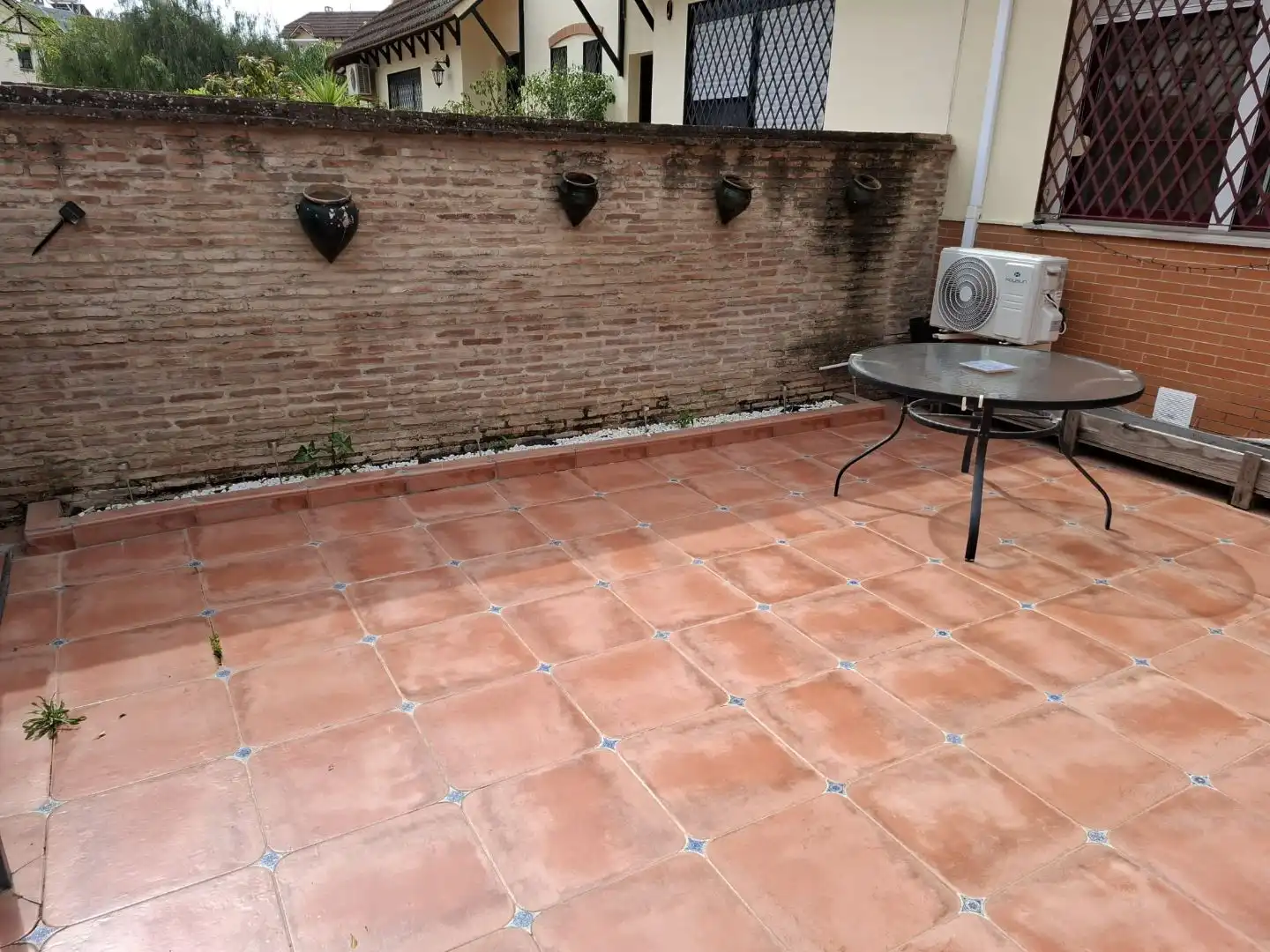 Terrassa de Casa adosada en venda en Dos Hermanas amb Aire condicionat i Piscina