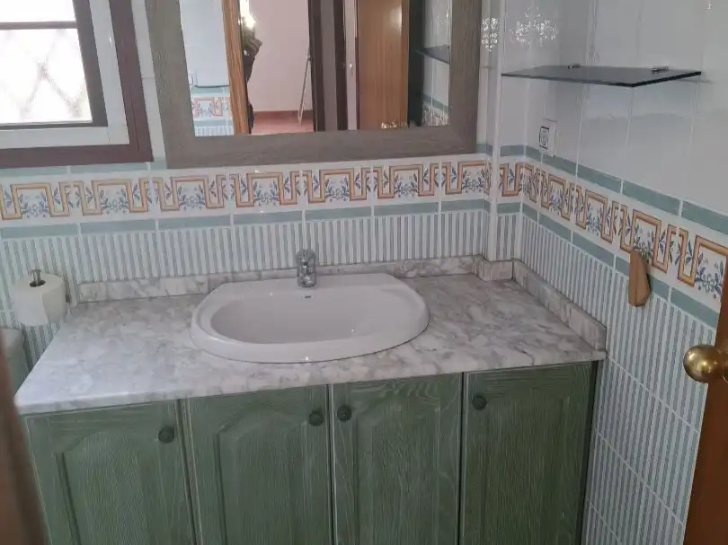 Bany de Casa adosada en venda en Dos Hermanas amb Aire condicionat i Piscina