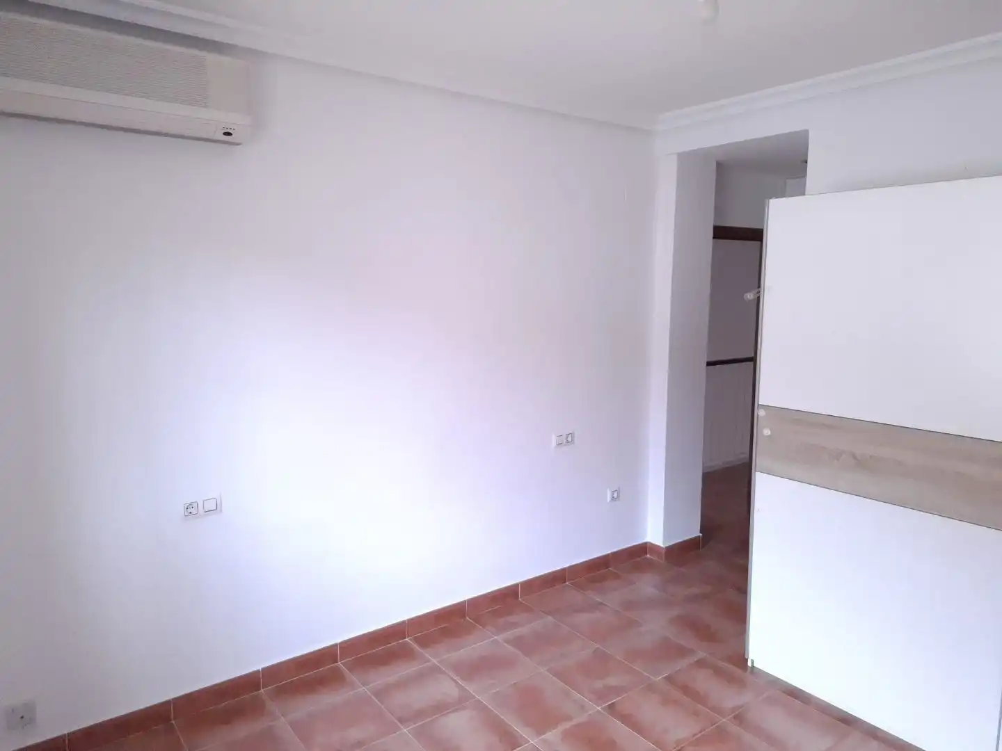 Cuina de Casa adosada en venda en Dos Hermanas amb Aire condicionat i Piscina