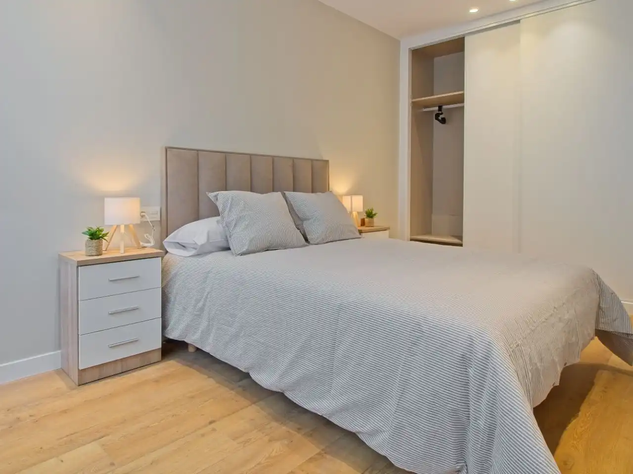 Planta baixa de lloguer a Calle Luis García Zurdo, 6, San Mamés - La Palomera Dormitori de Planta baixa de lloguer en León Capital amb Calefacció, Parquet i Terrassa