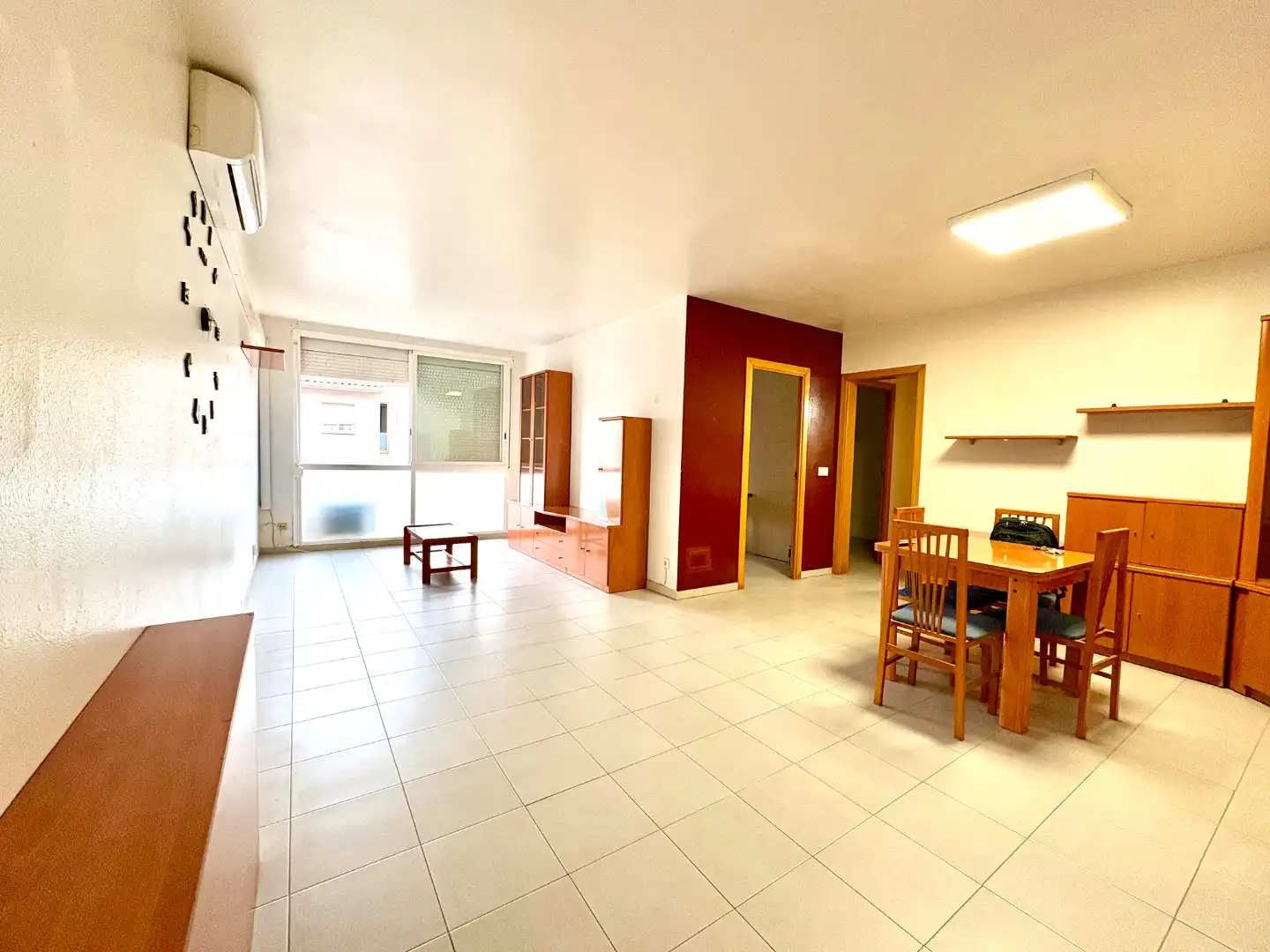 Wohnung zum Verkauf in Passatge Dels Pirineus, 70, Les Arenes - La Grípia Can Montllor Außenansicht von Wohnung zum Verkauf in Terrassa mit Klimaanlage