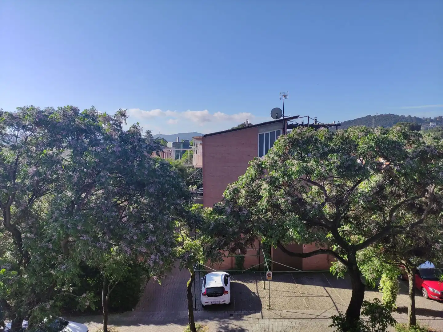 Casa adosada en venda a Carrer de Les Vinyes, 3, Cerdanyola del Vallès Vista exterior de Casa adosada en venda en Cerdanyola del Vallès amb Terrassa i Balcó