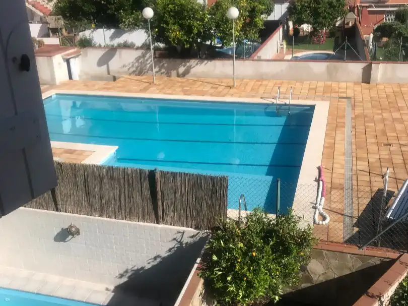 Casa adosada en venda a Carrer de Les Vinyes, 3, Cerdanyola del Vallès Piscina de Casa adosada en venda en Cerdanyola del Vallès amb Terrassa i Balcó