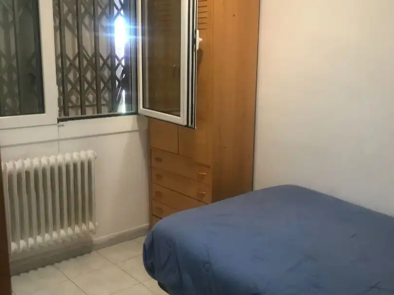 Casa adosada en venda a Carrer de Les Vinyes, 3, Cerdanyola del Vallès Dormitori de Casa adosada en venda en Cerdanyola del Vallès amb Terrassa i Balcó
