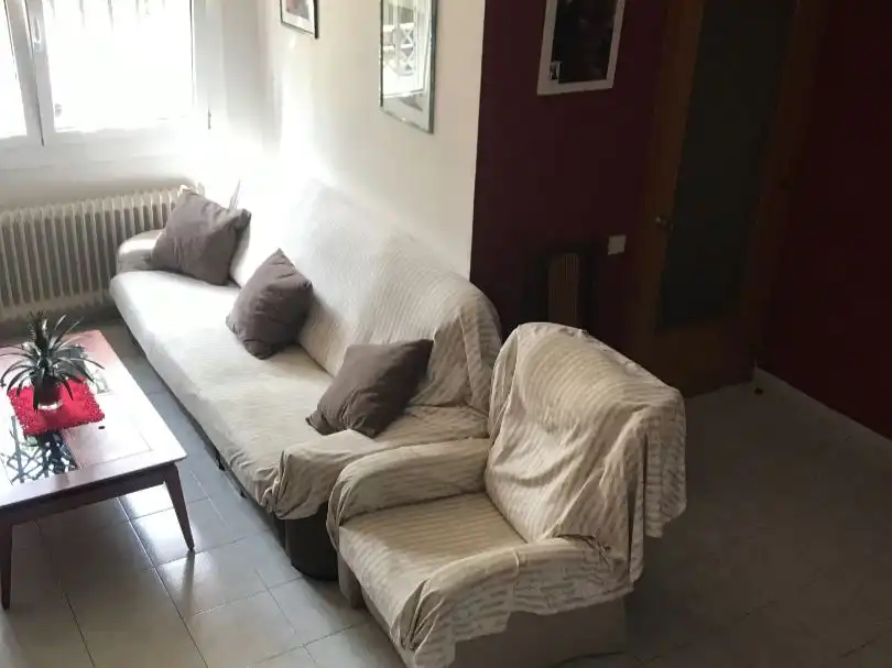 Casa adosada en venda a Carrer de Les Vinyes, 3, Cerdanyola del Vallès Sala d'estar de Casa adosada en venda en Cerdanyola del Vallès amb Terrassa i Balcó