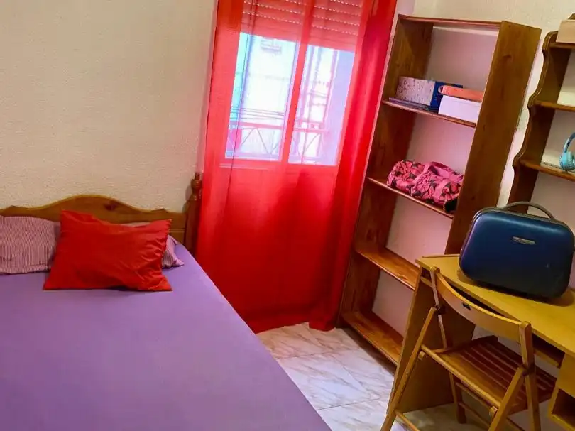 Zimmer in Calle de La Bañeza, 26, Pilar Schlafzimmer von Wohnung zur untervermieten in Madrid mit Terrasse, Abstellraum und Möbliert
