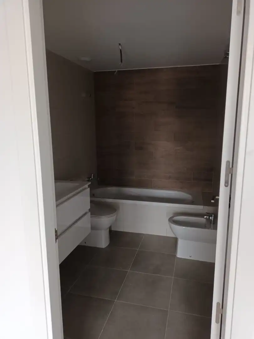 Baño de Casa adosada de alquiler en El Puig de Santa Maria con Aire acondicionado, Calefacción y Parquet