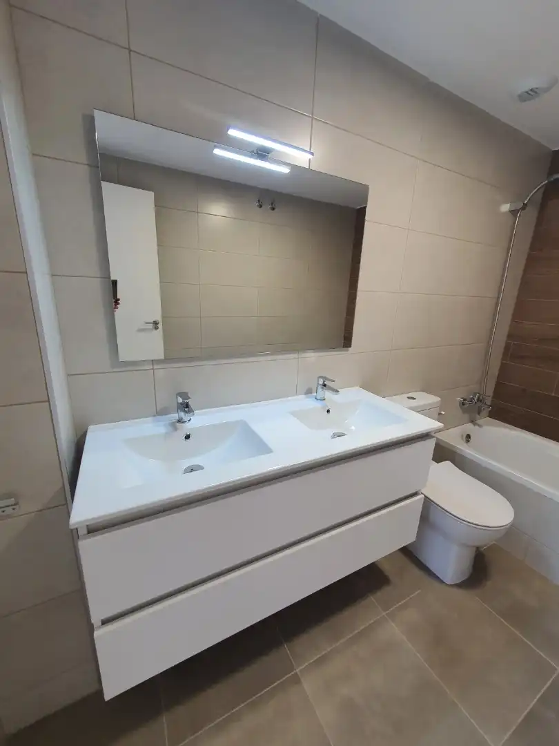 Baño de Casa adosada de alquiler en El Puig de Santa Maria con Aire acondicionado, Calefacción y Parquet