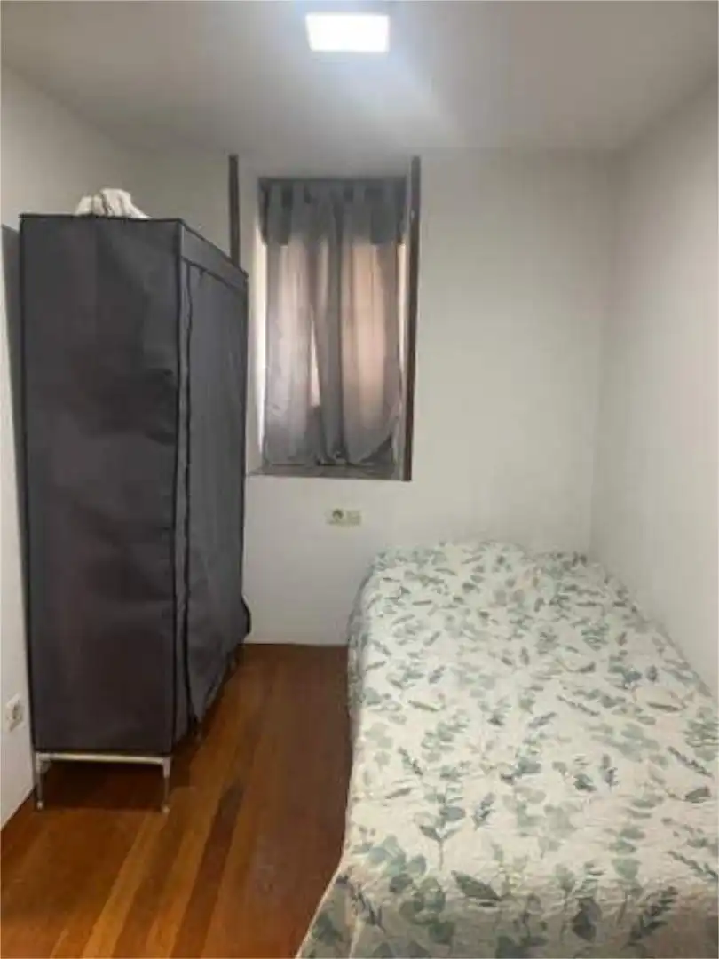 Habitación de Piso de alquiler en Vigo  con Amueblado
