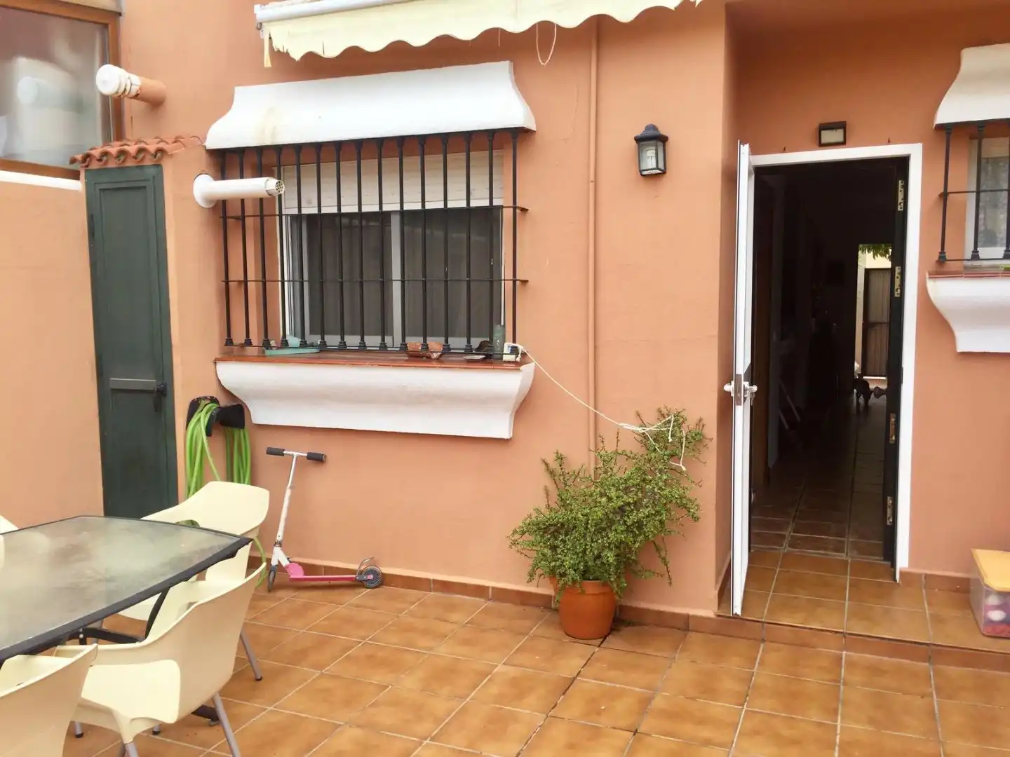 Einfamilien-Reihenhaus zum Verkauf in Pasaje Santa Margarita, 4, Huerta Fava - Santiago Terrasse von Einfamilien-Reihenhaus zum Verkauf in La Línea de la Concepción mit Klimaanlage, Terrasse und Möbliert