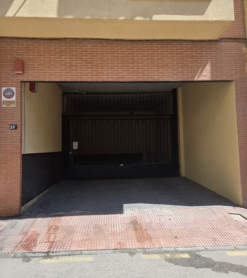 Garage for rent in Calle Bresca, 18, Parque Victoria Eugenia, Málaga Capital - image 2 Photo 2 of Garage for rent in Calle Bresca, 18, Parque Victoria Eugenia, Málaga Capital