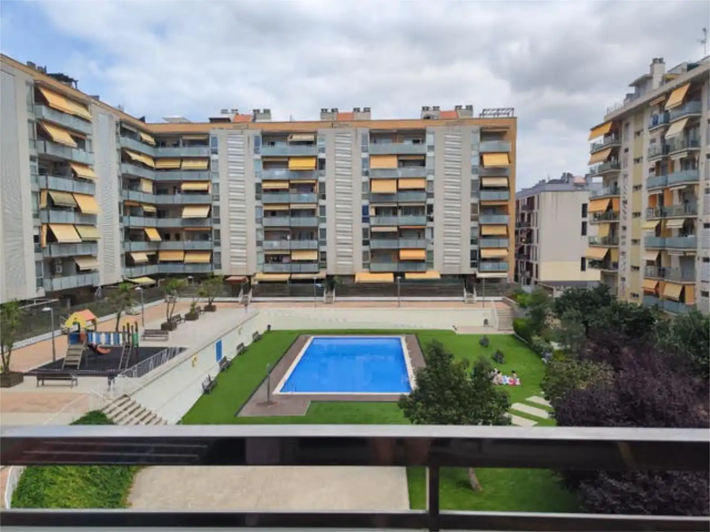 Pis en venda a Parc d’Europa Piscina de Pis en venda en Barberà del Vallès amb Calefacció, Jardí privat i Terrassa