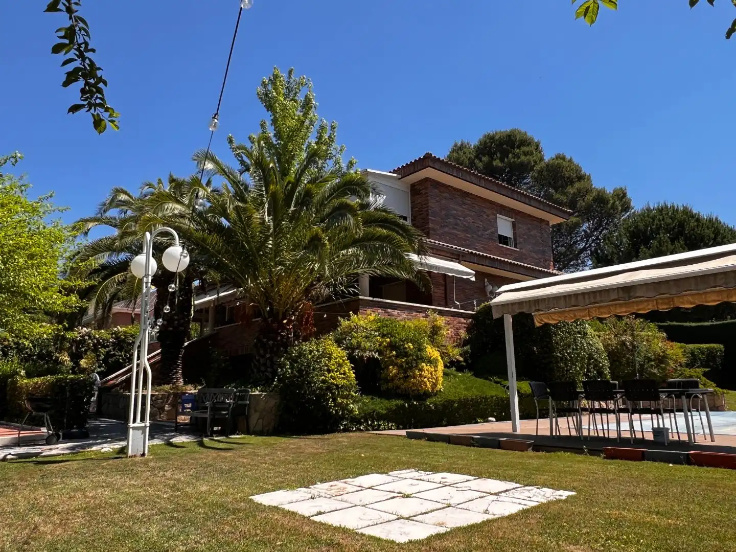Piso en venta en Calle Gargaliga, 2, El Bosque Vista exterior de Piso en venta en Villaviciosa de Odón con Aire acondicionado, Terraza y Piscina