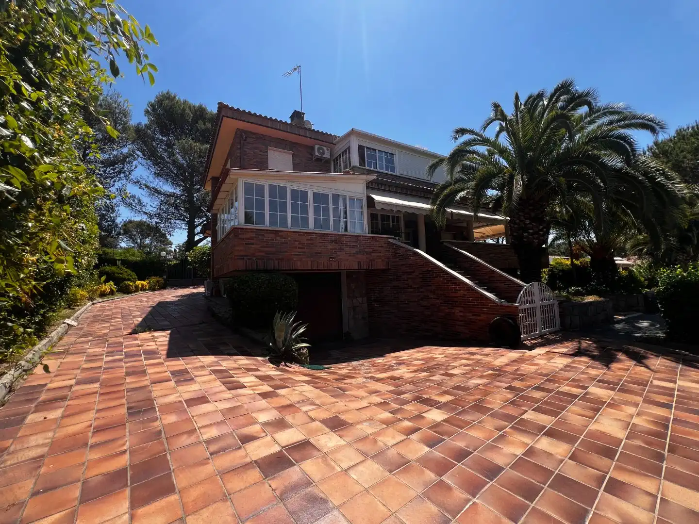 Piso en venta en Calle Gargaliga, 2, El Bosque Vista exterior de Piso en venta en Villaviciosa de Odón con Aire acondicionado, Terraza y Piscina