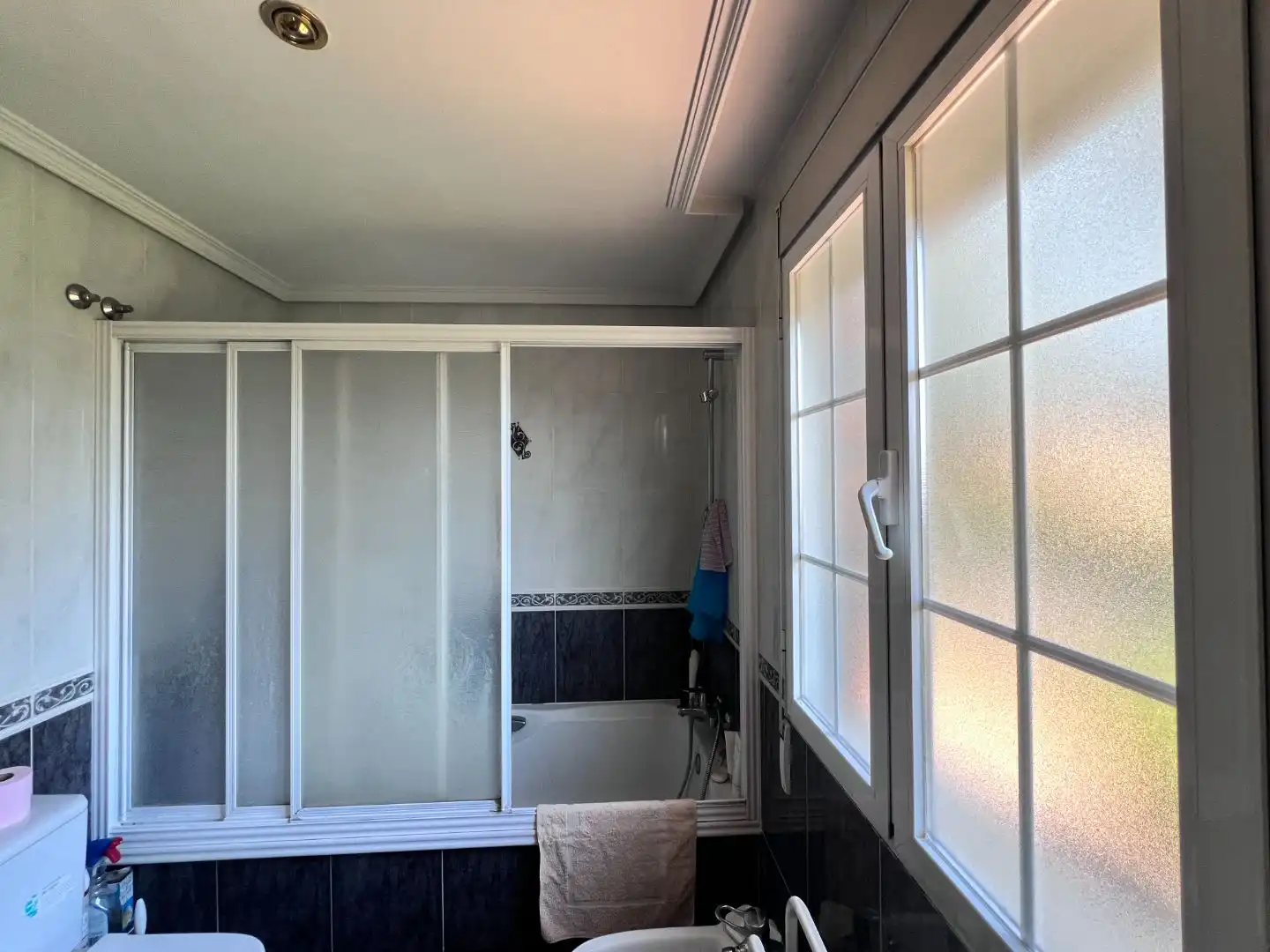 Piso en venta en Calle Gargaliga, 2, El Bosque Baño de Piso en venta en Villaviciosa de Odón con Aire acondicionado, Terraza y Piscina
