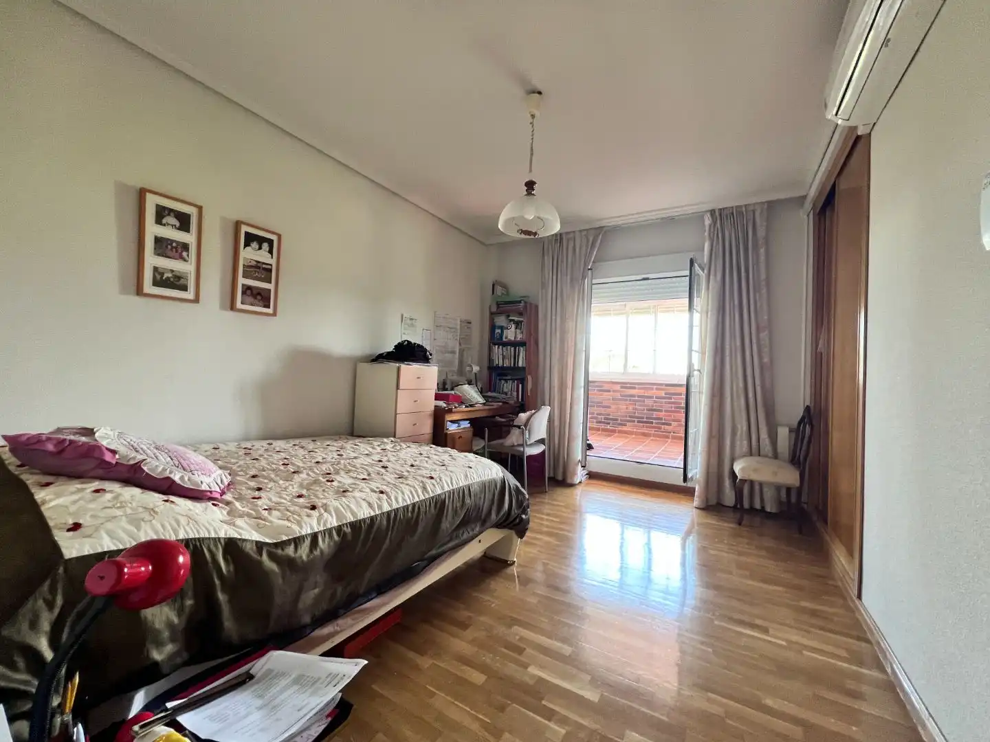 Piso en venta en Calle Gargaliga, 2, El Bosque Habitación de Piso en venta en Villaviciosa de Odón con Aire acondicionado, Terraza y Piscina