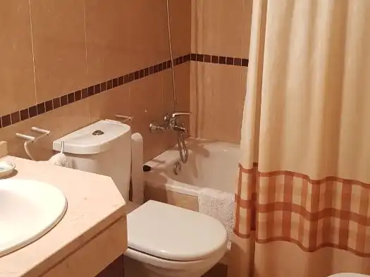Flat for rent in Calle Mónaco R, 1, Las Salinas Bathroom of Flat for rent in Roquetas de Mar with Air Conditioner, Heating and Private garden