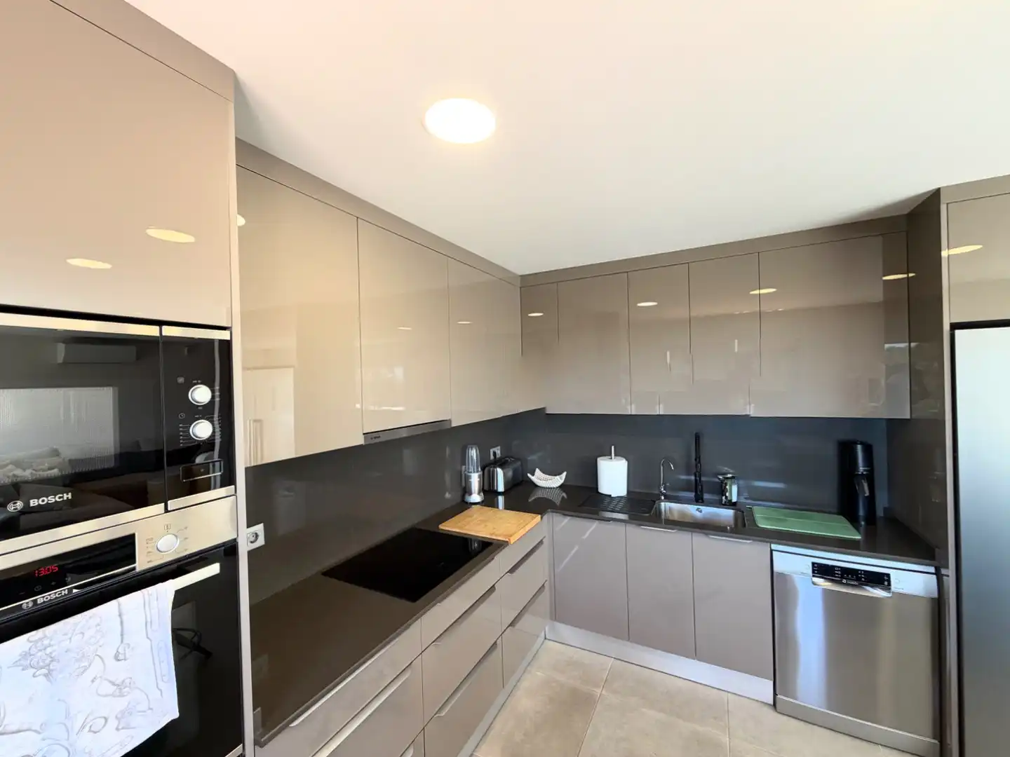 Attic for sale in Calle Benahavis, 29679, Los Arqueros - Puerto del Almendro Kitchen of Attic for sale in Benahavís with Air Conditioner, Terrace and Swimming Pool