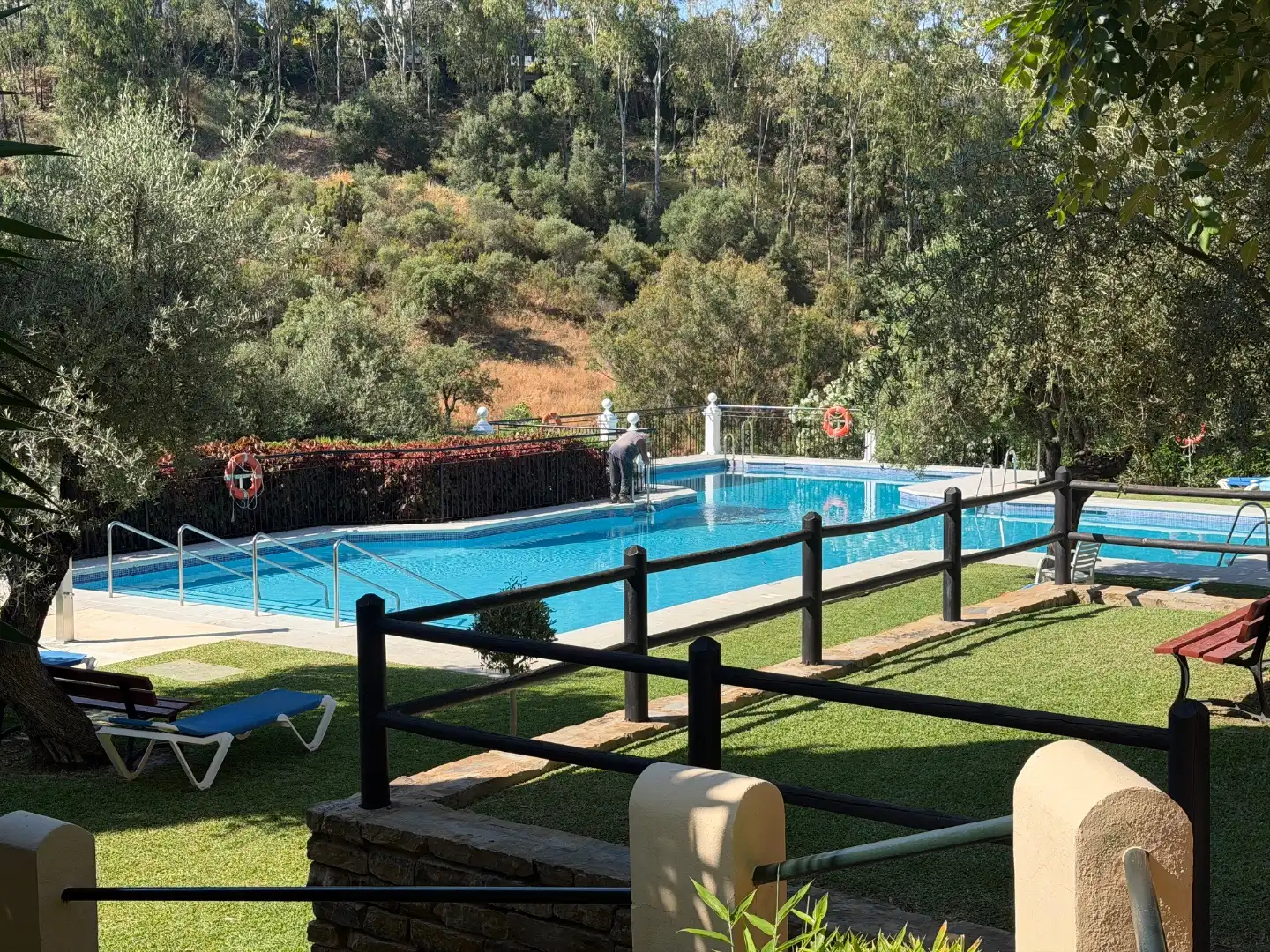 Attic for sale in Calle Benahavis, 29679, Los Arqueros - Puerto del Almendro Swimming pool of Attic for sale in Benahavís with Air Conditioner, Terrace and Swimming Pool