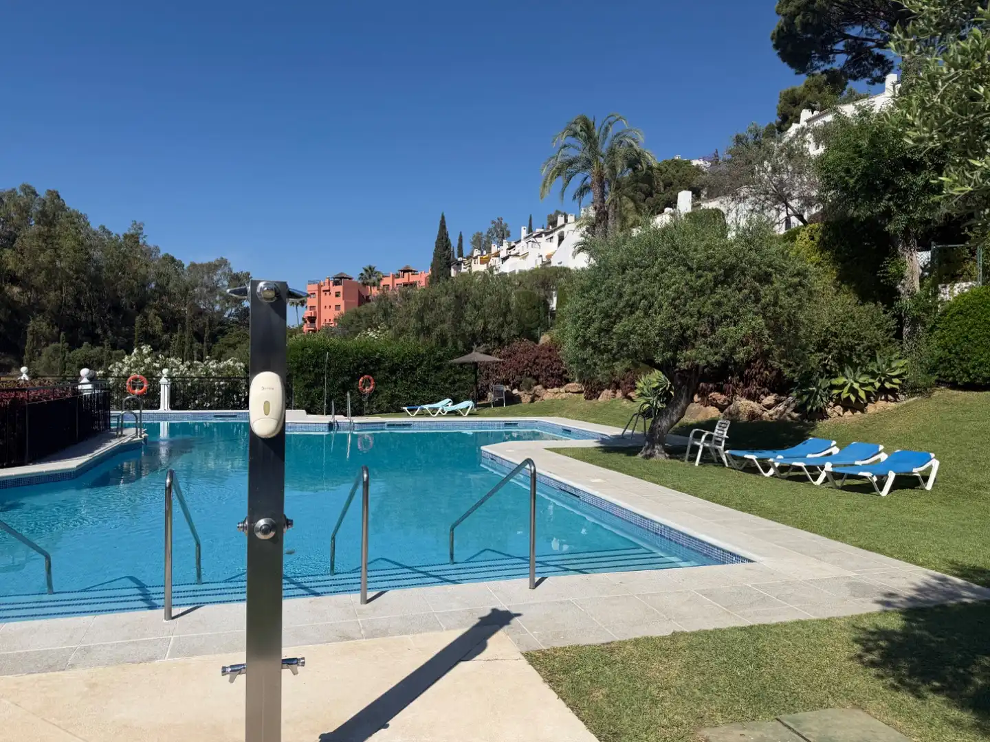 Attic for sale in Calle Benahavis, 29679, Los Arqueros - Puerto del Almendro Swimming pool of Attic for sale in Benahavís with Air Conditioner, Terrace and Swimming Pool