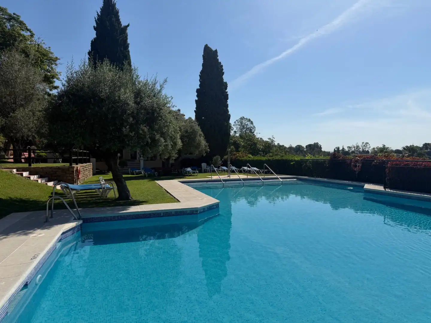 Attic for sale in Calle Benahavis, 29679, Los Arqueros - Puerto del Almendro Swimming pool of Attic for sale in Benahavís with Air Conditioner, Terrace and Swimming Pool
