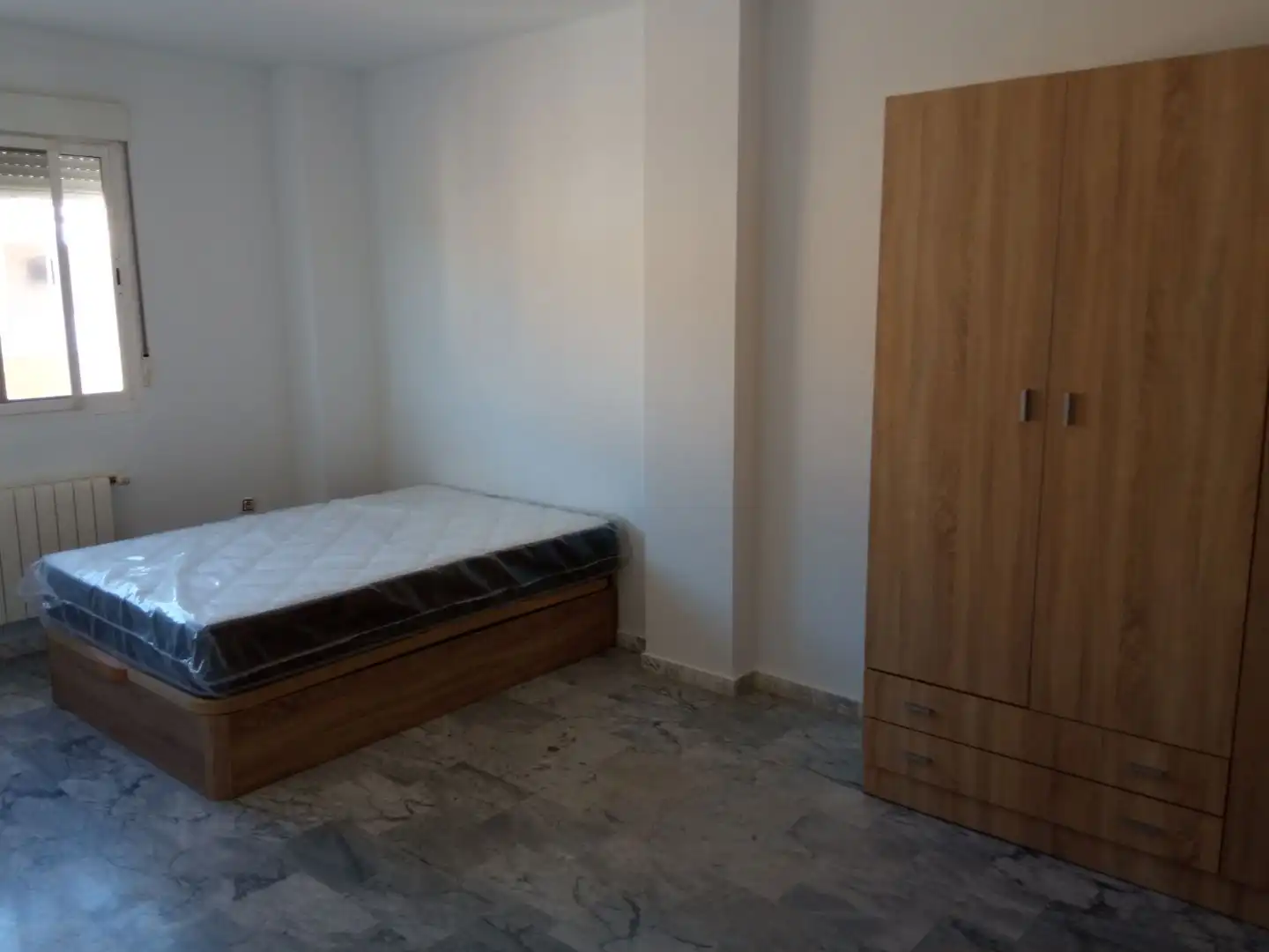 Dúplex de alquiler en Calle Beatriz de Pacheco, 20, Talavera la Real Habitación de Dúplex de alquiler en Talavera la Real con Aire acondicionado, Calefacción y Jardín privado