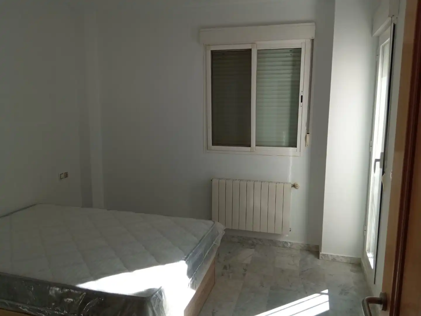 Dúplex de alquiler en Calle Beatriz de Pacheco, 20, Talavera la Real Habitación de Dúplex de alquiler en Talavera la Real con Aire acondicionado, Calefacción y Jardín privado