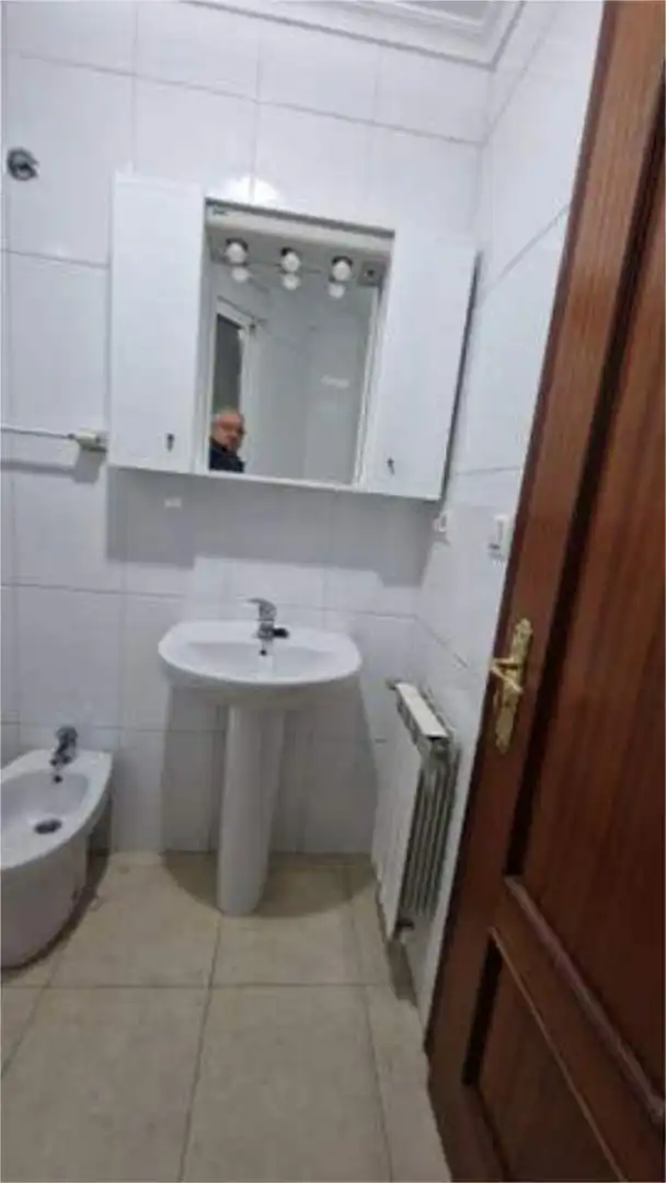 Flat for rent in Mariñamansa Bathroom of Flat for rent in Ourense Capital with Heating and Furnished