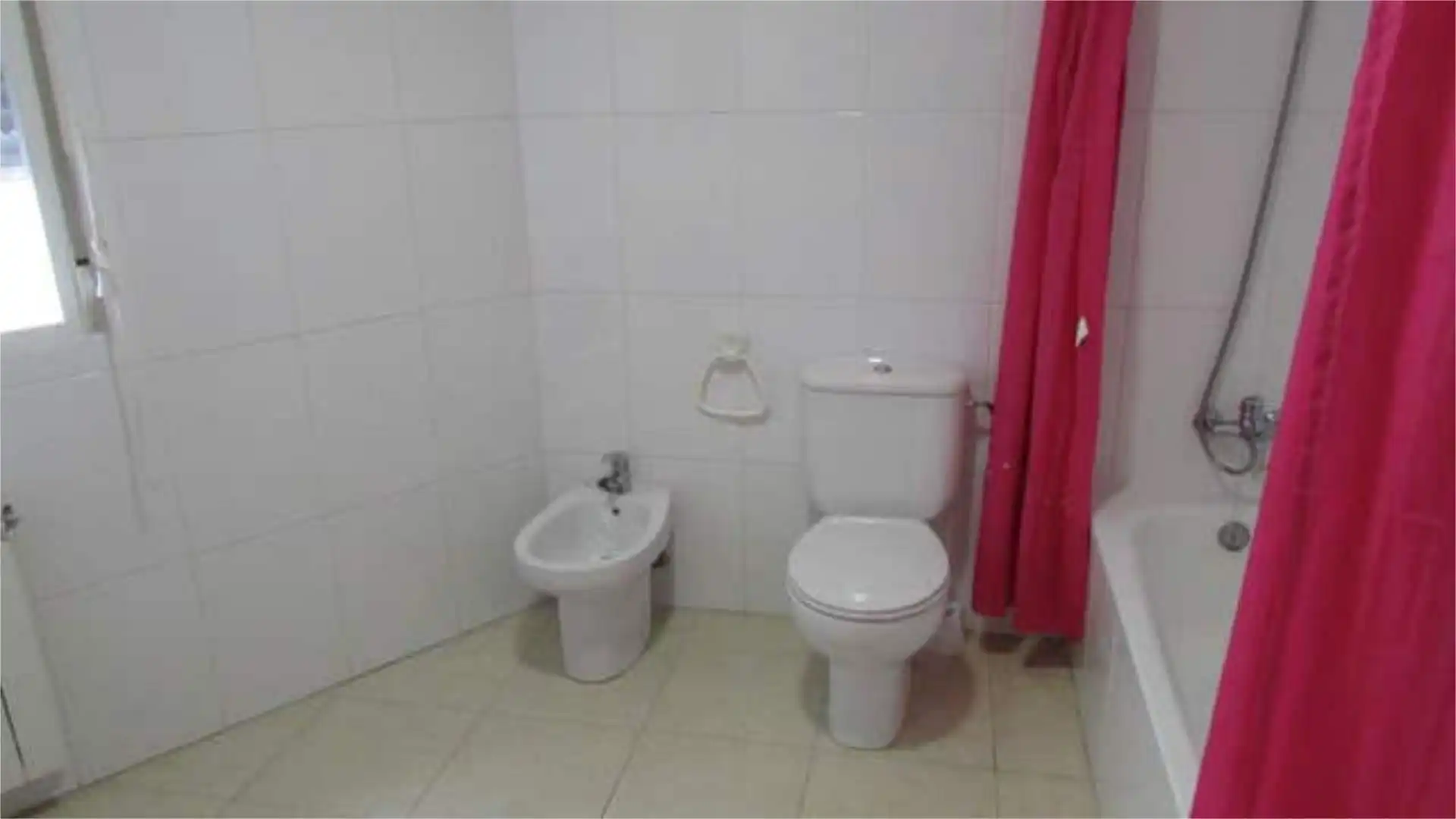 Flat for rent in Mariñamansa Bathroom of Flat for rent in Ourense Capital with Heating and Furnished