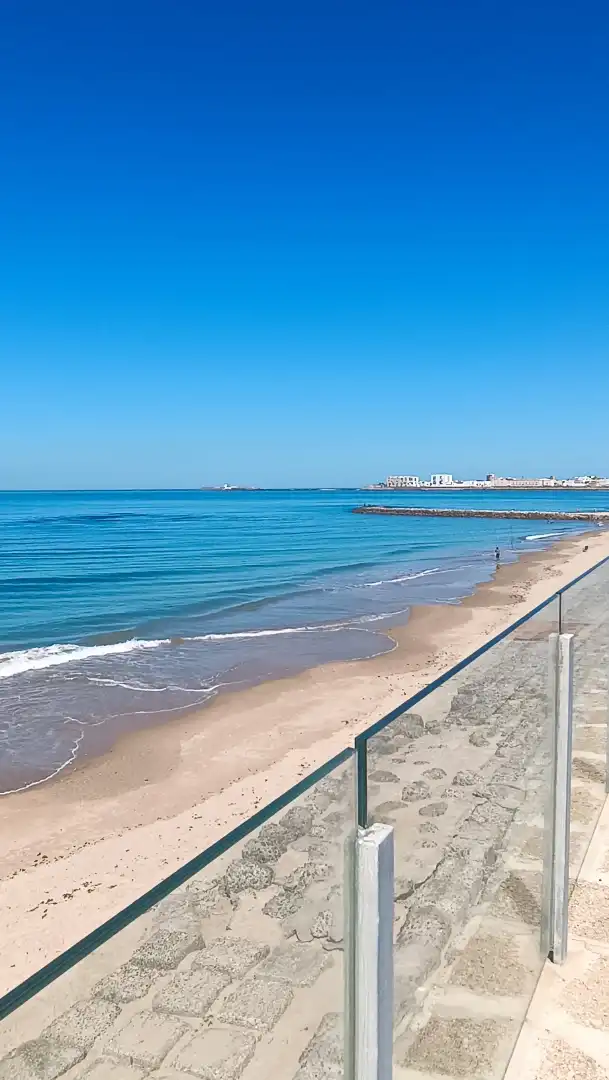 Pis de lloguer a Avenida Amílcar Barca, 15, Asdrúbal - Bahía Blanca Vista exterior de Pis de lloguer en Cádiz