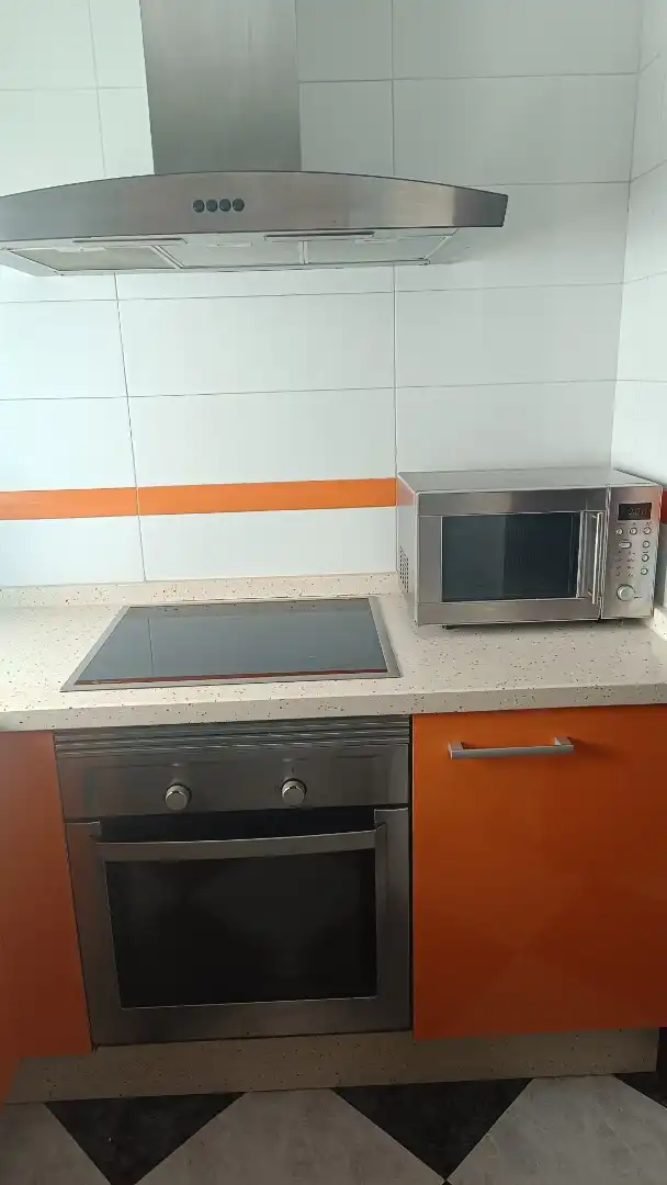 Pis de lloguer a Avenida Amílcar Barca, 15, Asdrúbal - Bahía Blanca Cuina de Pis de lloguer en Cádiz
