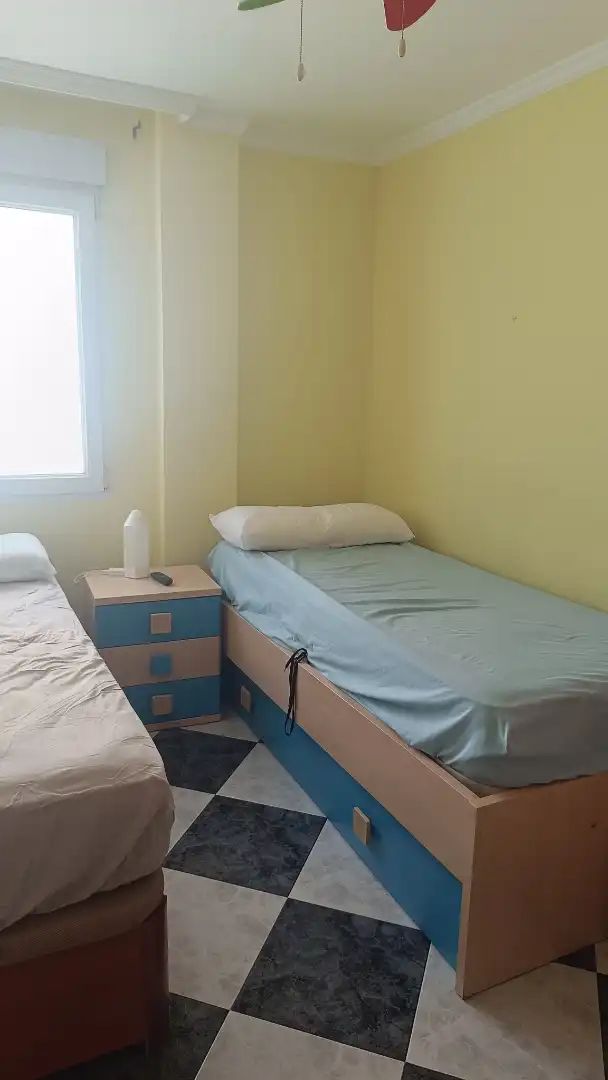 Pis de lloguer a Avenida Amílcar Barca, 15, Asdrúbal - Bahía Blanca Dormitori de Pis de lloguer en Cádiz