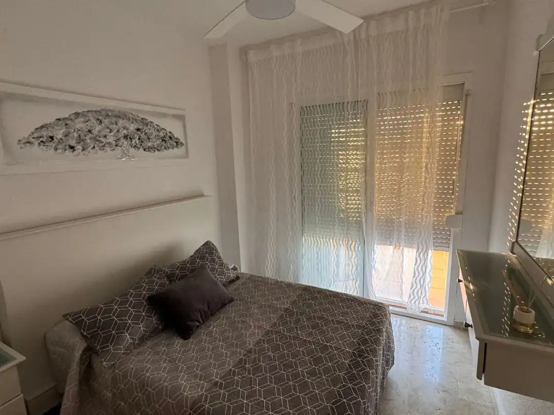 Wohnung zur Miete in Calle Faro, 6, Zona Centro Comercial Torrequebrada Schlafzimmer von Wohnung zur Miete in Benalmádena mit Klimaanlage, Heizung und Terrasse