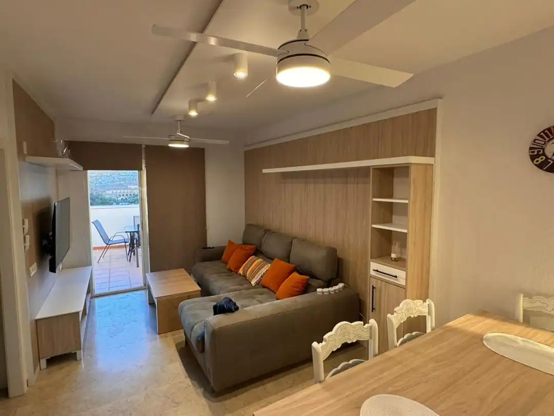 Wohnung zur Miete in Calle Faro, 6, Zona Centro Comercial Torrequebrada Wohnzimmer von Wohnung zur Miete in Benalmádena mit Klimaanlage, Heizung und Terrasse