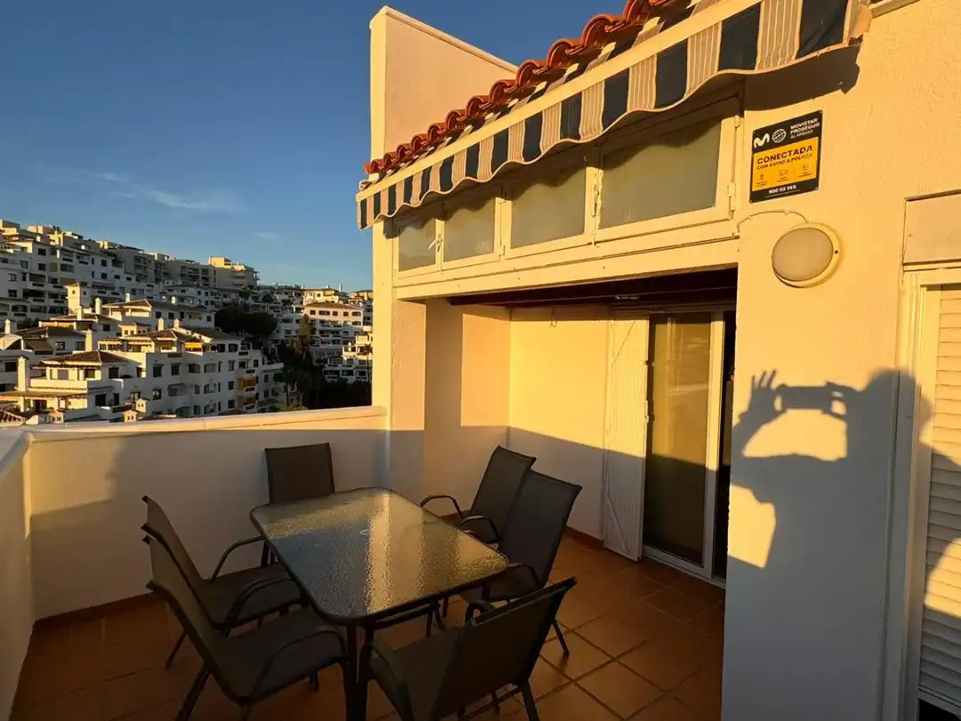 Wohnung zur Miete in Calle Faro, 6, Zona Centro Comercial Torrequebrada Terrasse von Wohnung zur Miete in Benalmádena mit Klimaanlage, Heizung und Terrasse