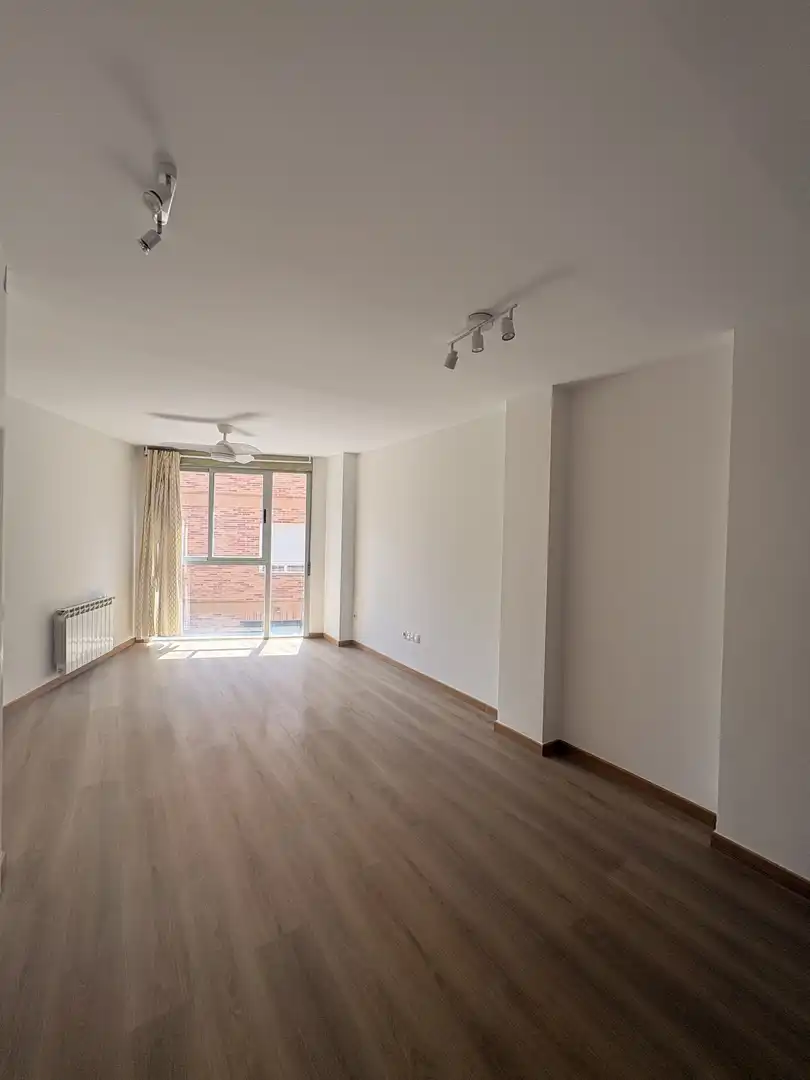 Estudio de alquiler en Calle Cantueso, 13, Valdeacederas Sala de estar de Estudio de alquiler en Madrid con Calefacción y Parquet