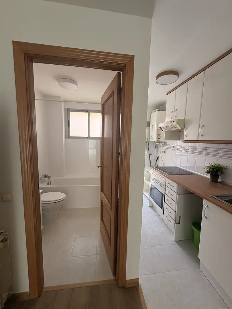 Estudio de alquiler en Calle Cantueso, 13, Valdeacederas Baño de Estudio de alquiler en Madrid con Calefacción y Parquet