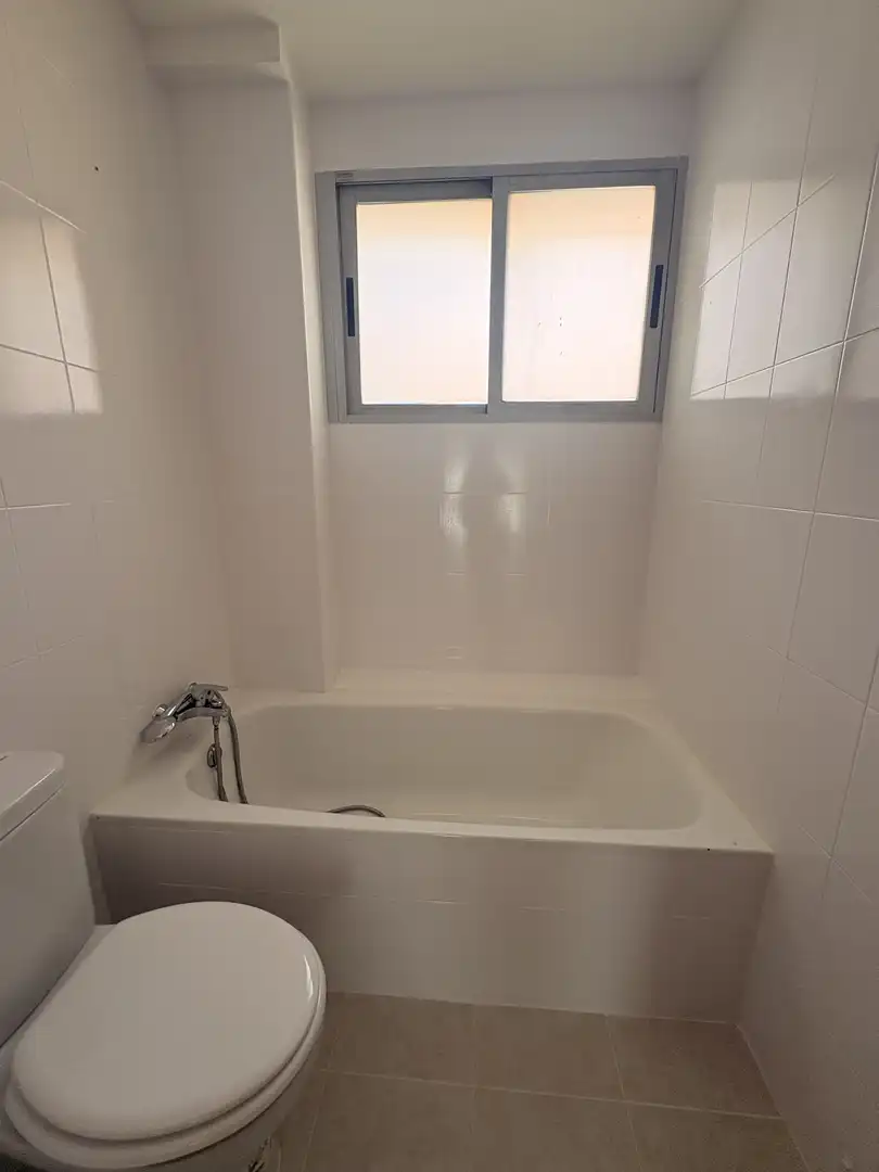 Estudio de alquiler en Calle Cantueso, 13, Valdeacederas Baño de Estudio de alquiler en Madrid con Calefacción y Parquet