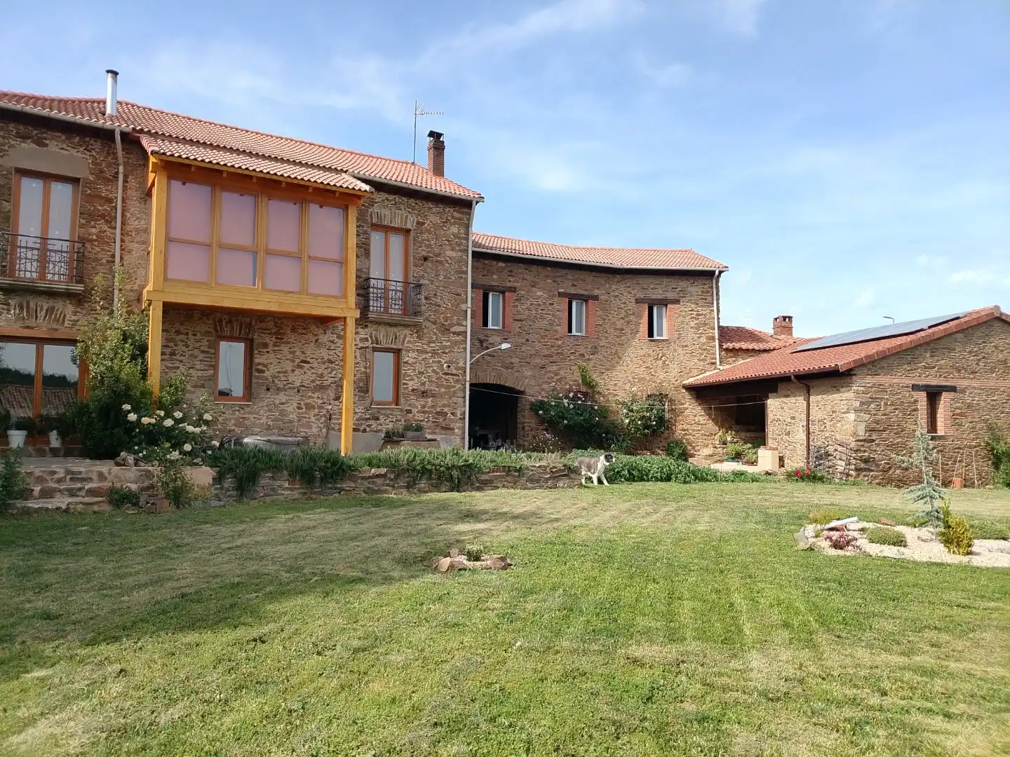 Finca rústica en venta en Santa María de Ordás Vista exterior de Finca rústica en venta en Santa María de Ordás con Calefacción, Jardín privado y Parquet