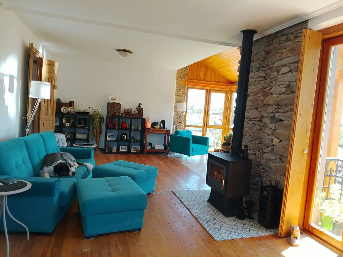 Finca rústica en venta en Santa María de Ordás Sala de estar de Finca rústica en venta en Santa María de Ordás con Calefacción, Jardín privado y Parquet