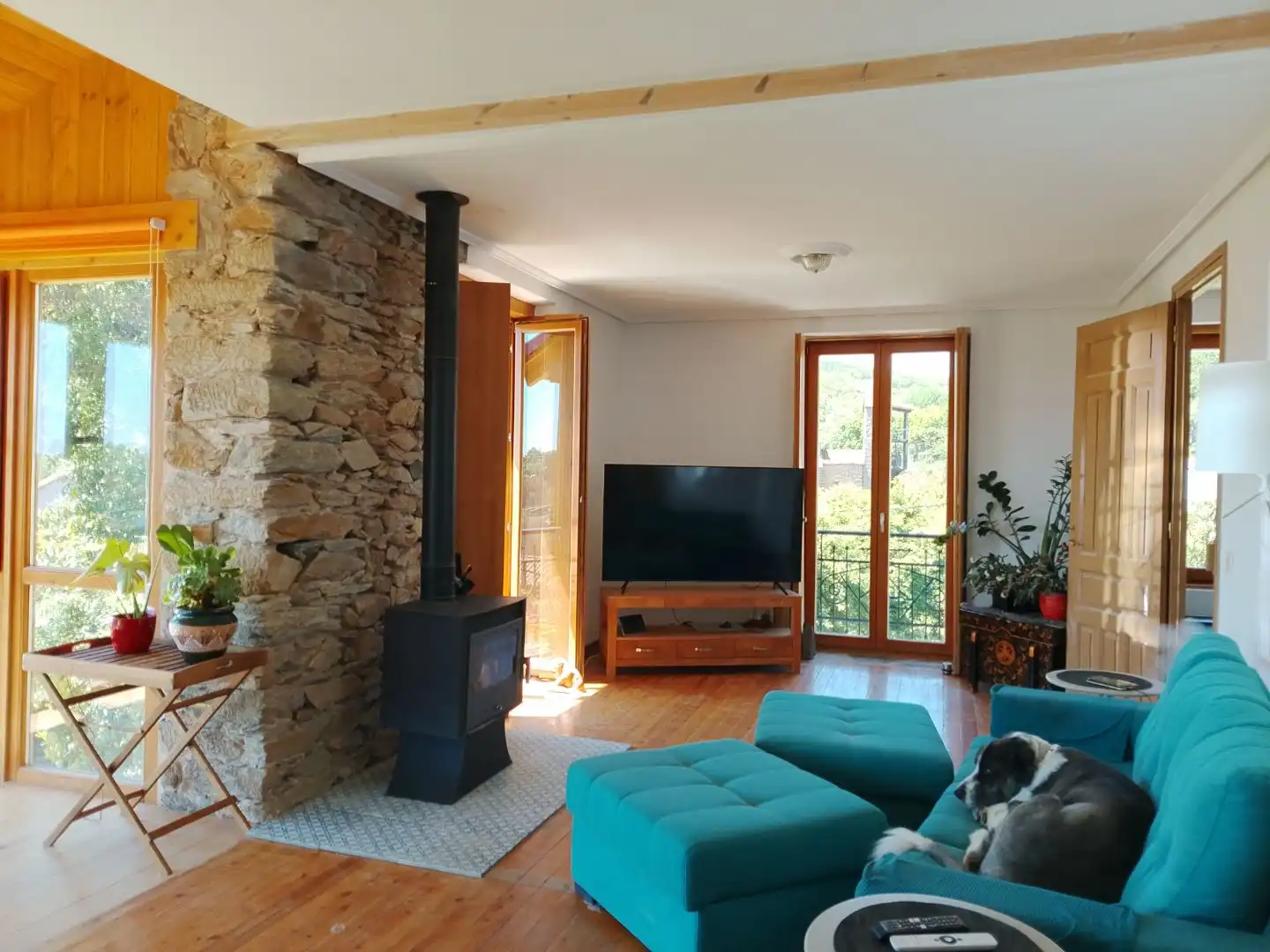 Finca rústica en venta en Santa María de Ordás Sala de estar de Finca rústica en venta en Santa María de Ordás con Calefacción, Jardín privado y Parquet