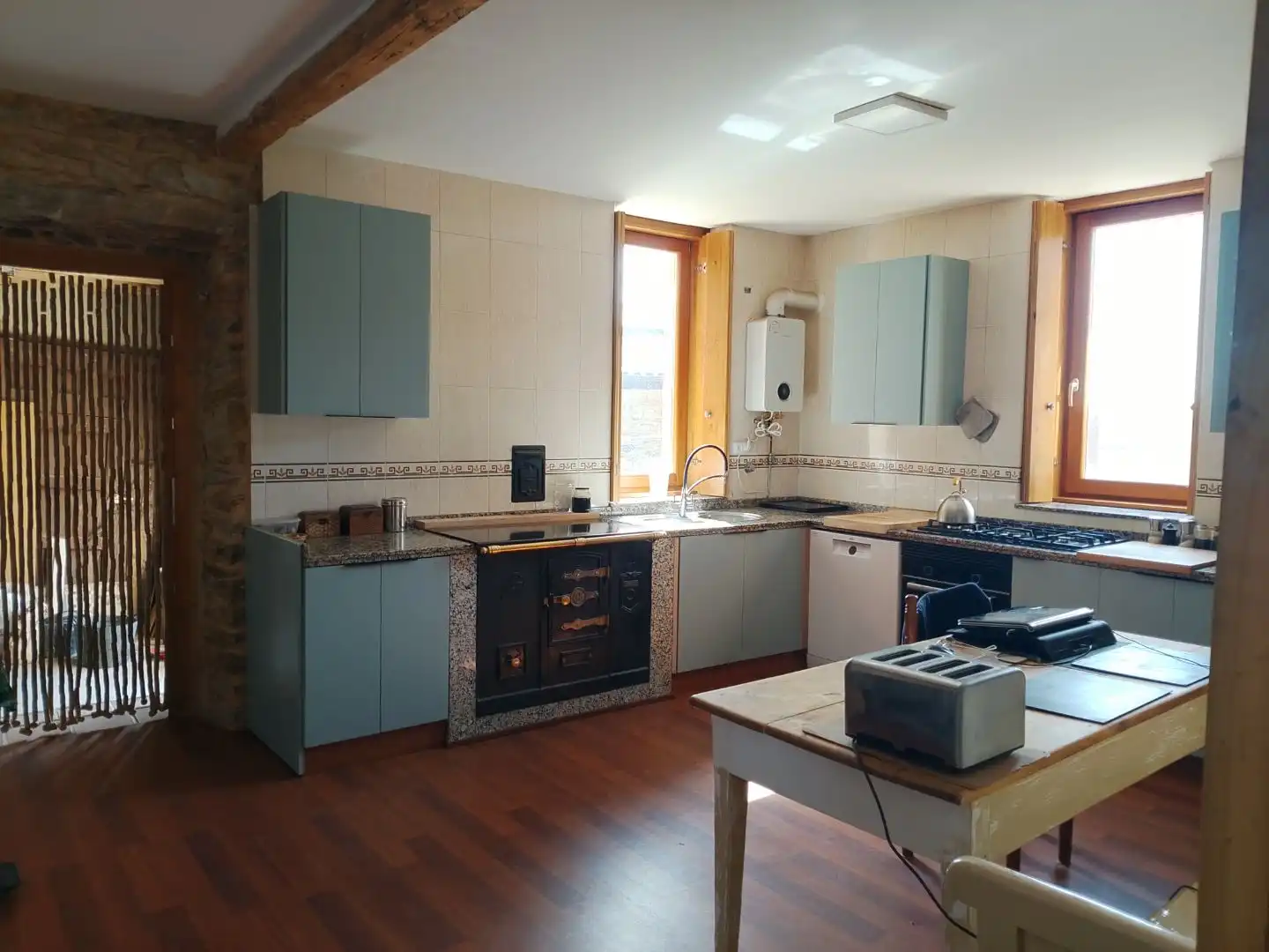 Finca rústica en venta en Santa María de Ordás Cocina de Finca rústica en venta en Santa María de Ordás con Calefacción, Jardín privado y Parquet