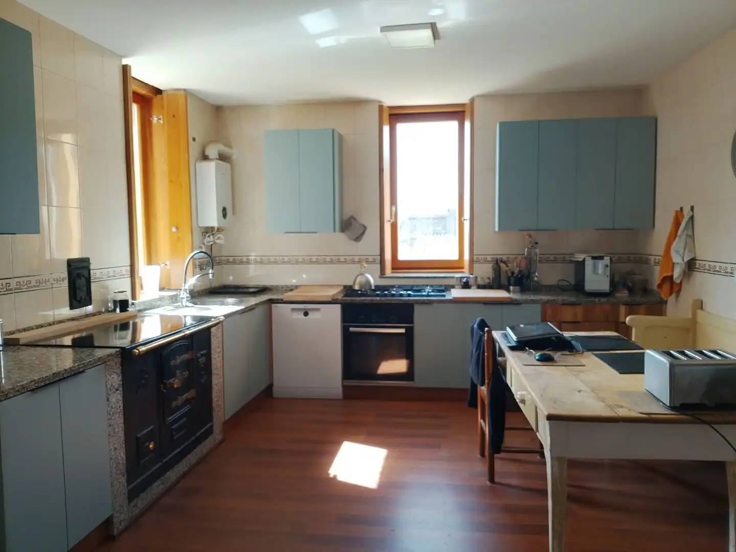 Finca rústica en venta en Santa María de Ordás Cocina de Finca rústica en venta en Santa María de Ordás con Calefacción, Jardín privado y Parquet