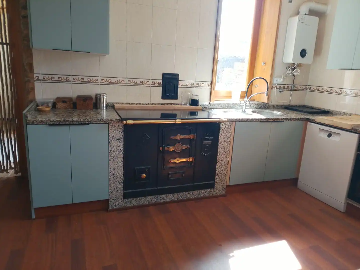 Finca rústica en venta en Santa María de Ordás Cocina de Finca rústica en venta en Santa María de Ordás con Calefacción, Jardín privado y Parquet