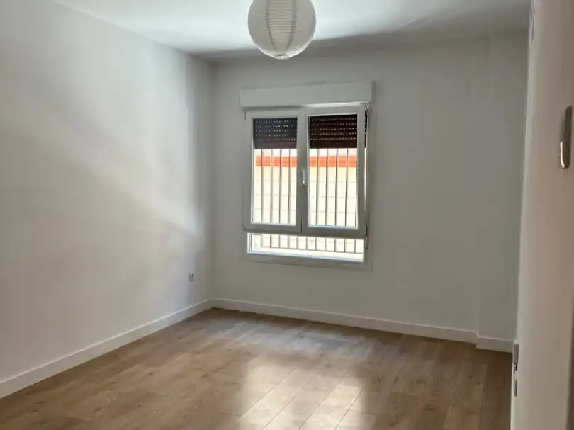 Flat for rent in Madre de Dios Bedroom of Flat for rent in Jerez de la Frontera with Parquet flooring
